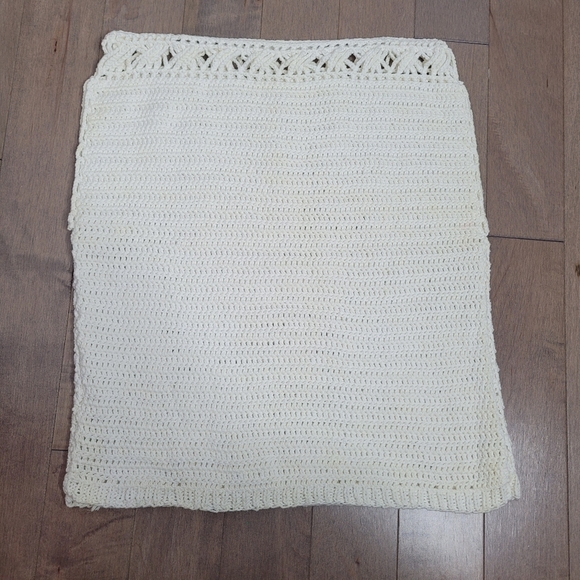 Hand knit white sleeveless top - Picture 6 of 10